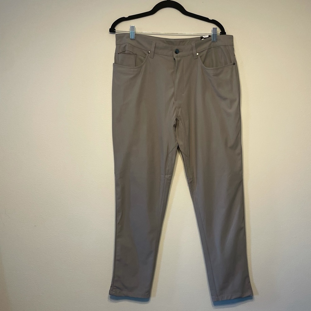 NWT Burnside Men’s Tan Beige Pants Lightweight modern fit  Size 34x32